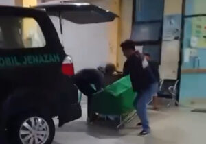 Viral Jenazah Diangkut Pikap, Direktur RSUD Martapura Copot 2 Staf Rumah Sakit