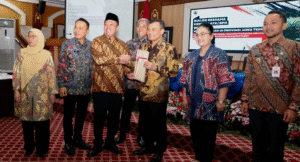 Amankan Aset Daerah, Menteri Nusron Serahkan Ratusan Sertipikat Tanah ke Pemda se-Jateng