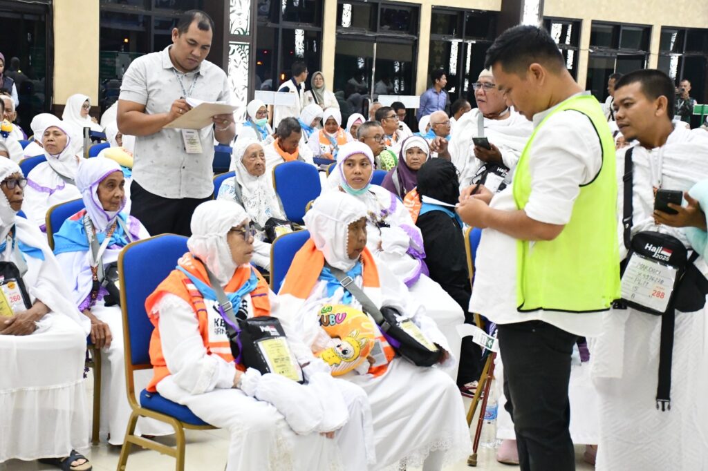 Kakanwil Babel Lepas Keberangkatan Kloter 15 Embarkasi Palembang