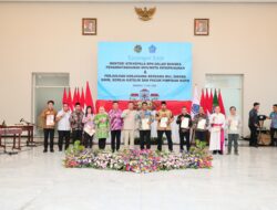 Serahkan Sertipikat di Sulut, Menteri Nusron Komitmen pada Era Presiden Prabowo PR di Bidang Pertanahan Harus Selesai