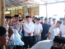 Istri Wabup Muba Kyai Rohman Dimakamkan