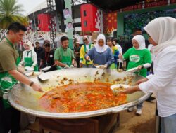 Feby Deru Kolaborasi Bareng Chef Arnold & Bobon Santoso: Masak Pindang Tulang 1.000 Porsi di JSC