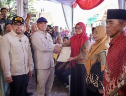 Menteri Nusron Wahid Serahkan 546 Sertipikat Hasil Konsolidasi Tanah di Jawa Tengah