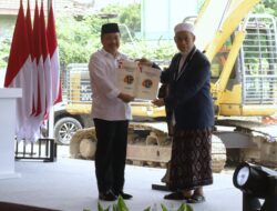 Serahkan Sertipikat Tanah Wakaf, Dirjen PPTR Kementerian ATR/BPN: Agar Pembangunan Pesantren Al-Khoziny Berjalan Tertib