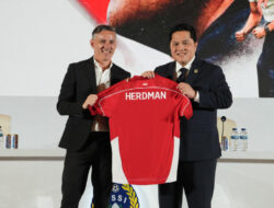 Erick Thohir Ajak Suporter Timnas Indonesia Dukung John Herdman