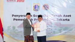 Nusron Wahid Serahkan 3.922 Sertipikat Aset ke Pemprov DKI Jakarta