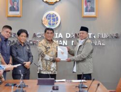 Serahkan Persub RTRW kepada Gubernur Sulut, Nusron Wahid Minta RTRW Provinsi Jadi Acuan Penyusunan RTRW Kabupaten/Kota