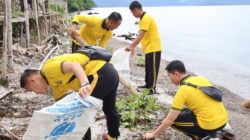 Tindaklanjut Arahan Presiden Prabowo, Polres OKU Selatan Bersih-Bersih Danau Ranau