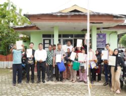 Kantah Kota Palembang Serahkan Sertipikat PTSL, Warga Diminta Jaga Sertipikat dan Fisik Tanah