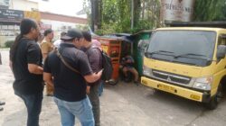 Dua Truk Tutupi Ruko, Upaya Warga Batasi Aktivitas Miras di Bukit Sangkal