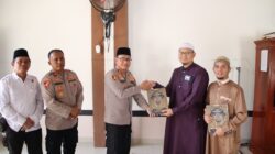 Jelang HUT Bhayangkara ke-80, Kapolres OKU Timur Salurkan Bansos ke Ponpes Darul Qur’an Wal Hadist