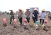 Kapolres OKU Timur Pimpin Penanaman Jagung Dukung Ketahanan Pangan Nasional di Belitang