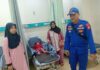 Ambulans Apung Bergerak di Tengah Malam, Balita 1,5 Tahun Penderita Muntaber Dievakuasi dari Upang ke Palembang