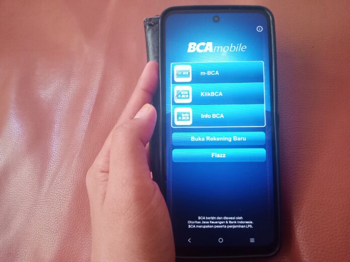 BCA Mobile memudahkan semua transaksi nasabah. Jumat (24/7/2026)