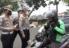Kabut Asap Makin Pekat di Palembang, Ditlantas Polda Sumsel Bagikan 2.000 Masker ke Pengendara